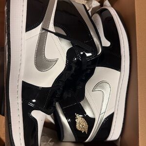 Nike Air Jordan retro 1 Mid SE (black/white w/metallic silver + patent leather)